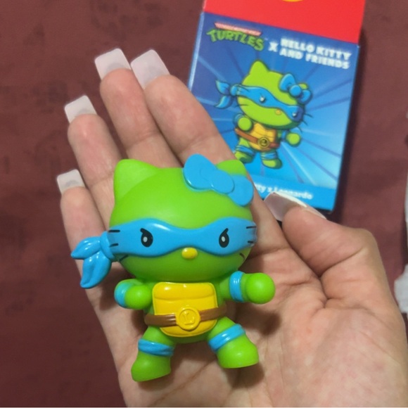 Hello Kitty x TMNT McDonalds Leonardo figure 🐢 - Picture 4 of 5